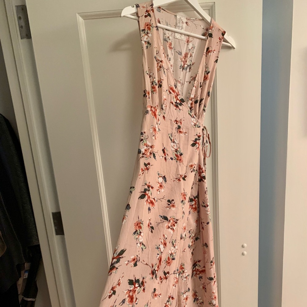 ❤️ Sadie and Sage floral midi wrap dress